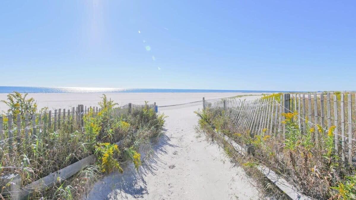 Escape To Raleigh Ave 3 Steps From The Beach Атлантик Сити Экстерьер фото