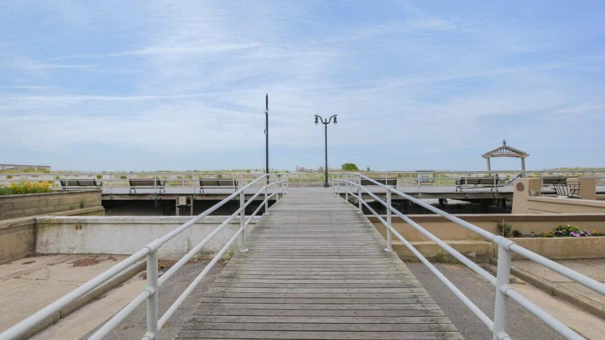 Escape To Raleigh Ave 3 Steps From The Beach Атлантик Сити Экстерьер фото